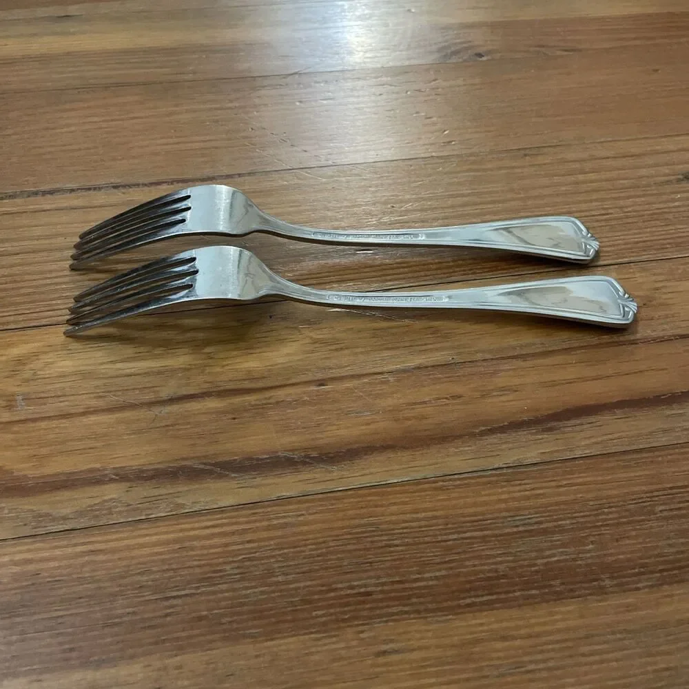 Reed & Barton Lot of 2 Hadley Stainless Dinner Forks 8 1/8